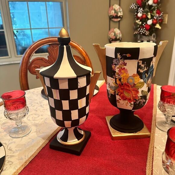 Hand painted Ceramic vase with a lid - Picture 4 of 6